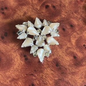 Vintage Pearl and rhinestone Brooch
